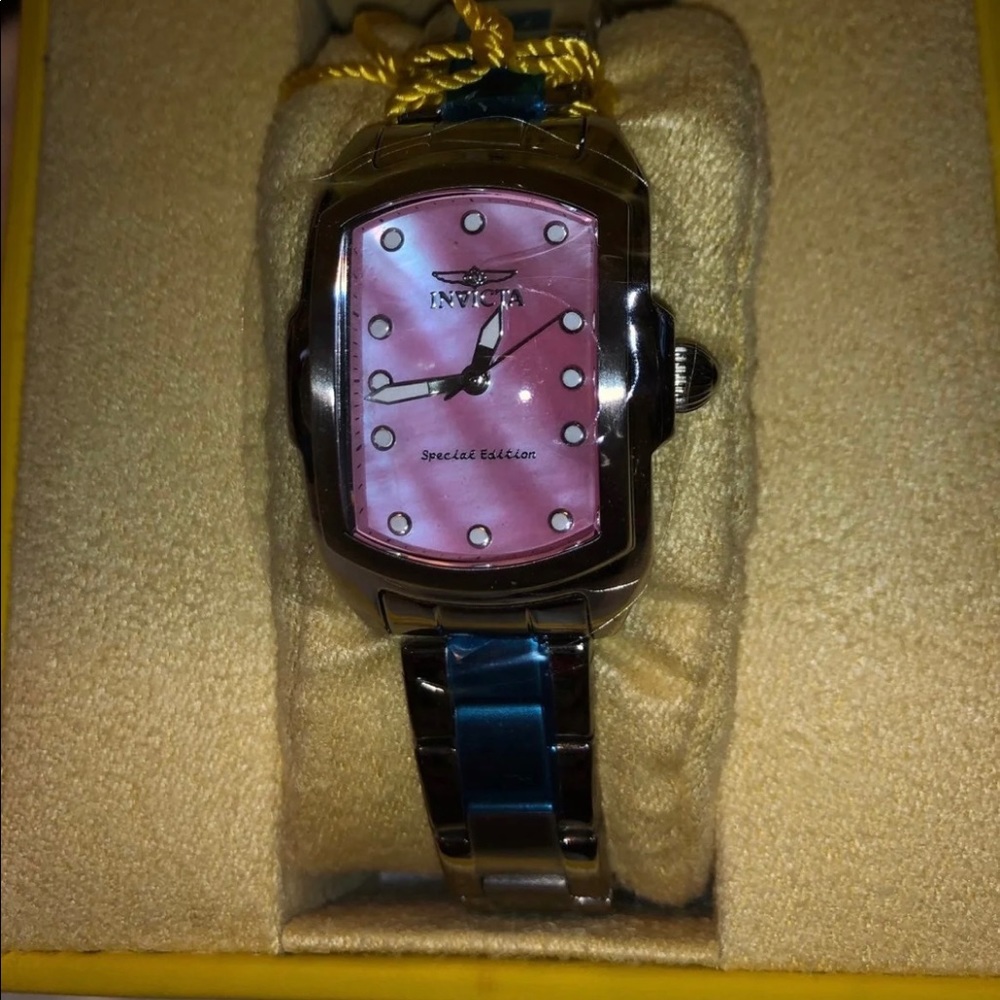 Invicta Pro Diver Quartz 3 Hand Dial Watch in Steel/Light Pink ladies watch